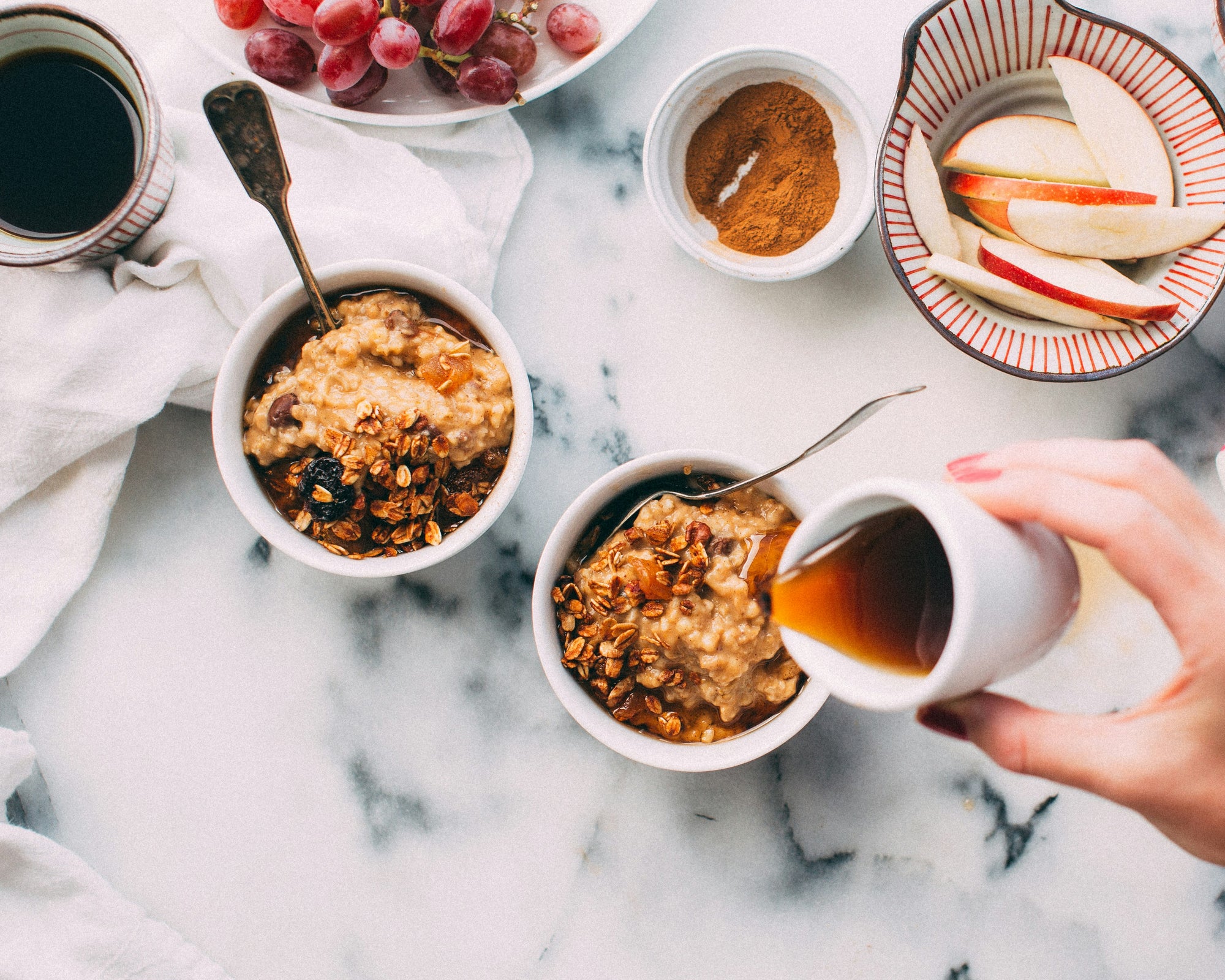 carrot cake breakfast oats. image